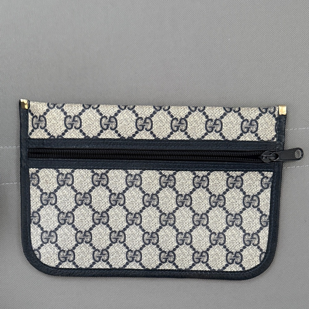 Gucci Beige and Black Monogram Shoulder Bag - Picture 2 of 3